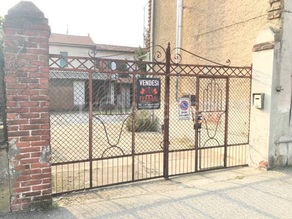 casa indipendente in vendita a Cerano