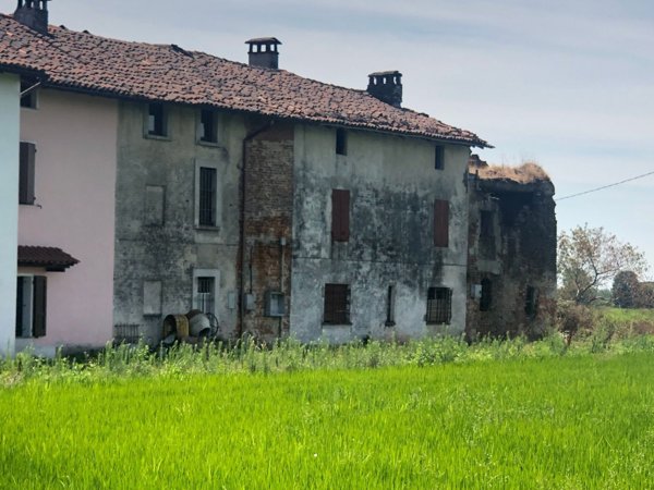 casale in vendita a Cerano