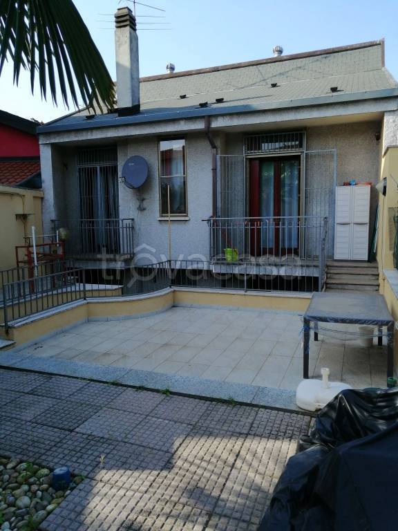 casa indipendente in vendita a Cerano