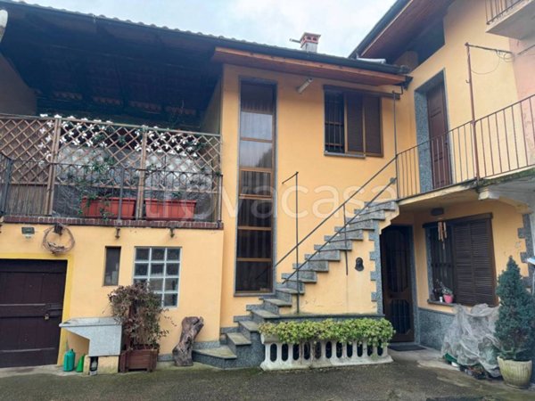 casa indipendente in vendita a Cerano