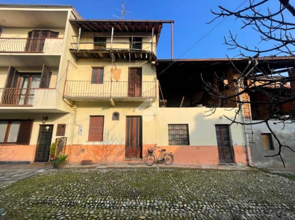 casa indipendente in vendita a Cerano