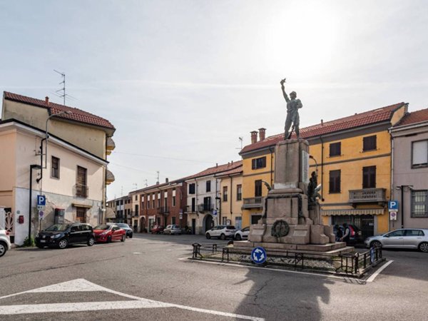 negozio in vendita a Cerano