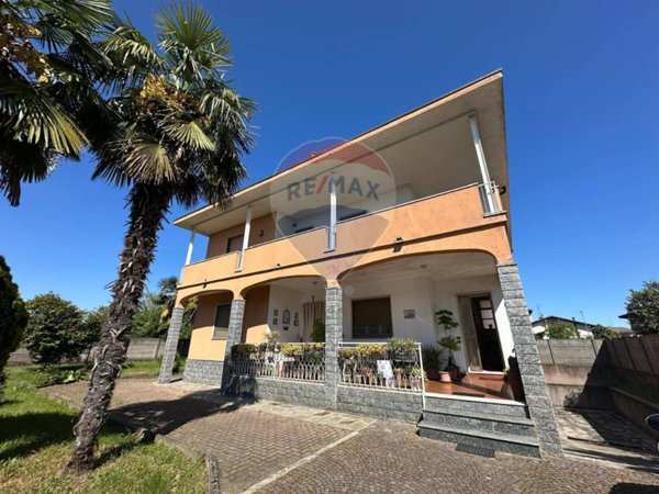 casa indipendente in vendita a Cerano