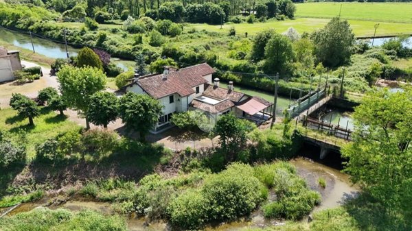 casa indipendente in vendita a Cerano