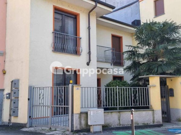 casa indipendente in vendita a Cerano