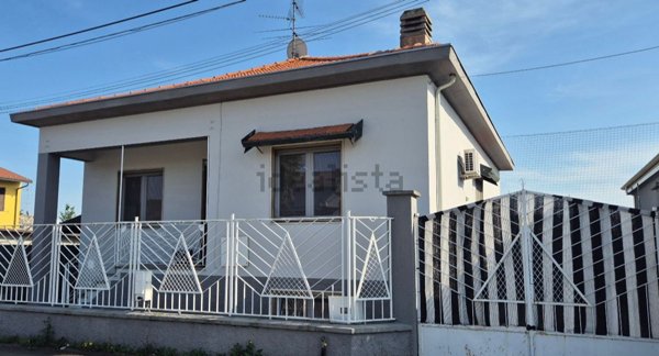 casa indipendente in vendita a Cerano