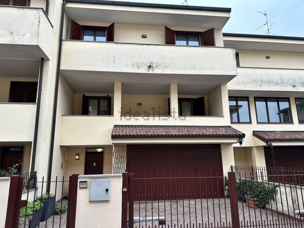 casa indipendente in vendita a Cerano