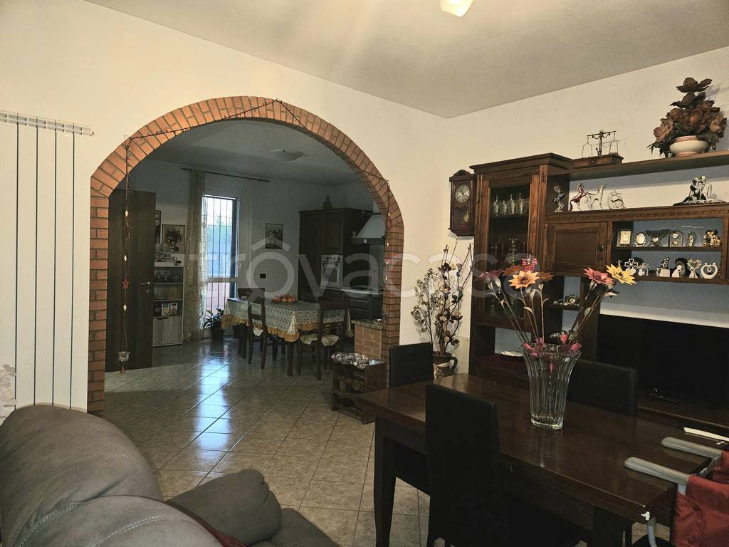 casa indipendente in vendita a Cerano
