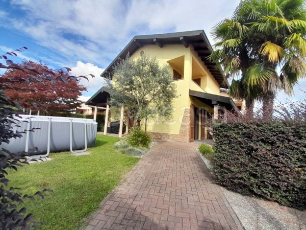 casa indipendente in vendita a Cerano