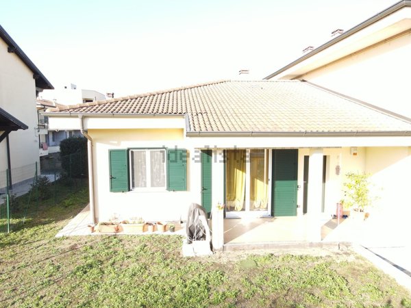 casa indipendente in vendita a Cerano