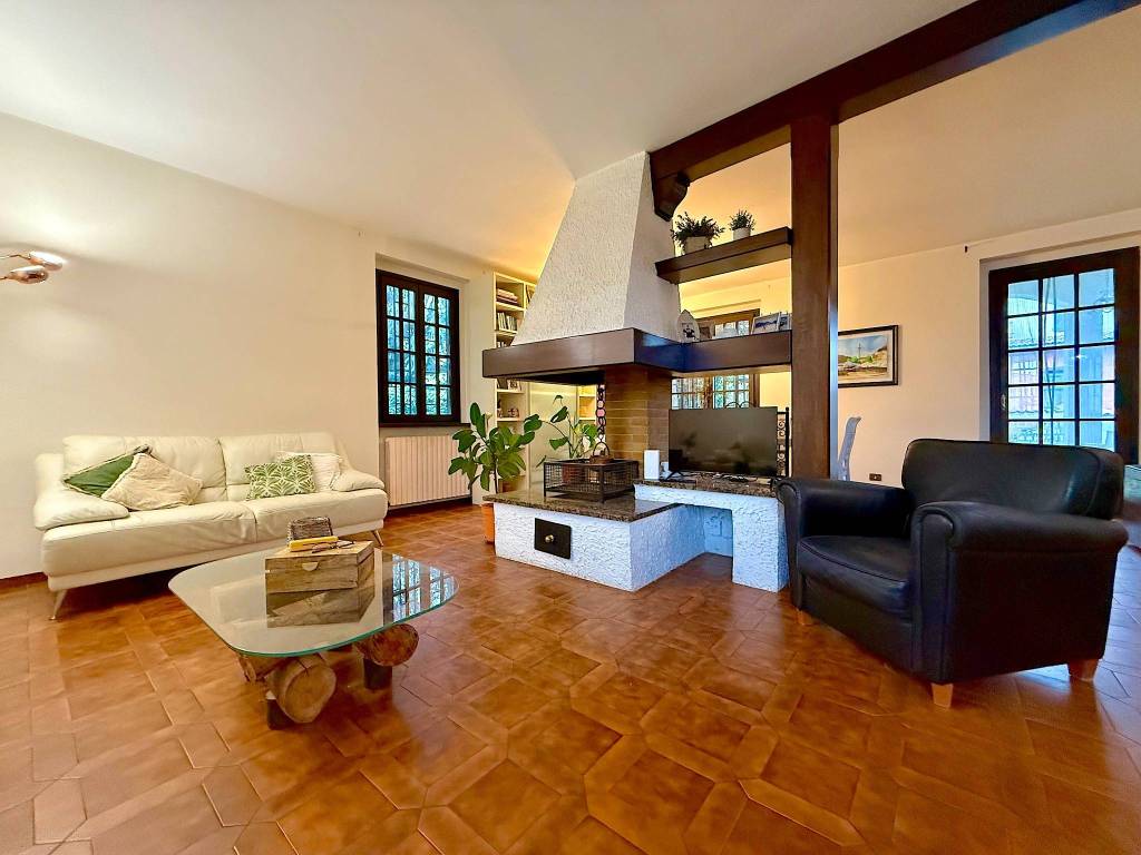 casa indipendente in vendita a Cerano