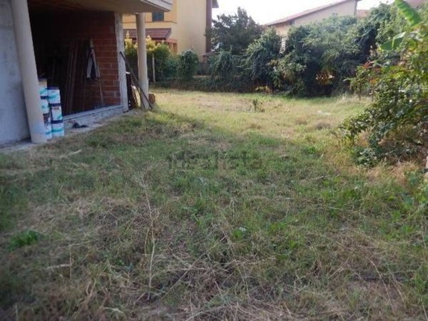 casa indipendente in vendita a Cerano