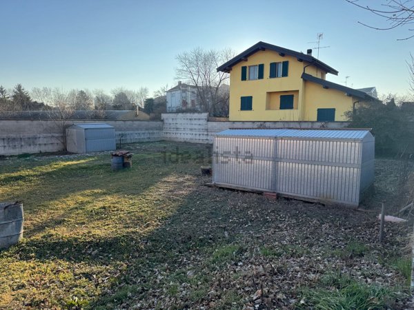 casa indipendente in vendita a Cerano