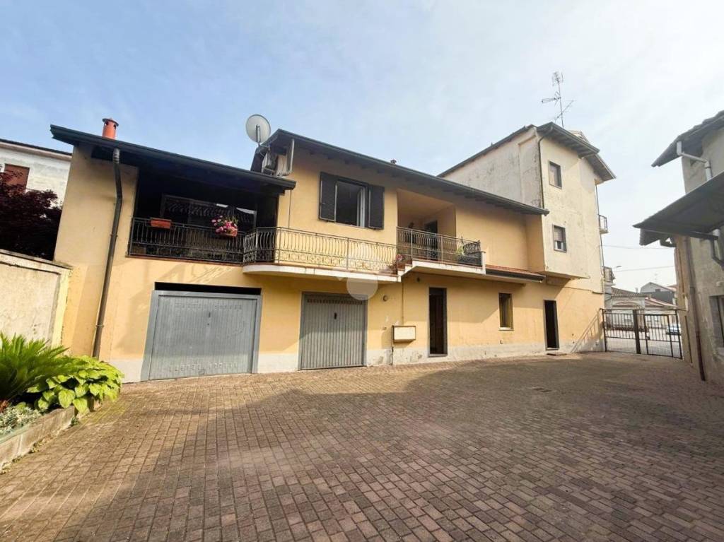 casa indipendente in vendita a Cerano