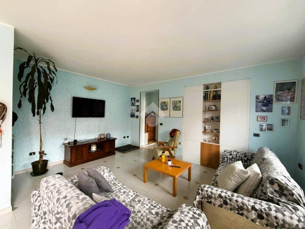 casa indipendente in vendita a Cerano