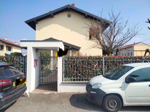 casa indipendente in vendita a Cerano