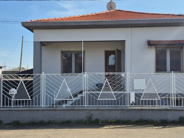 casa indipendente in vendita a Cerano