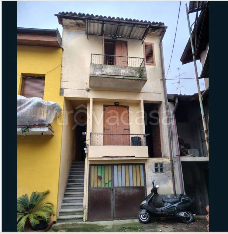 casa indipendente in vendita a Cerano