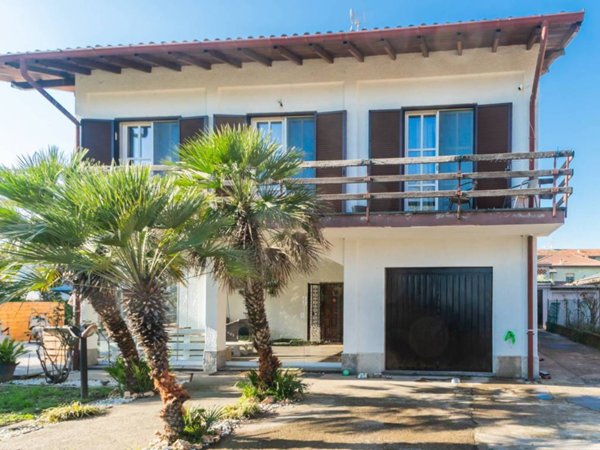 casa indipendente in vendita a Cerano