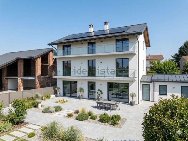 casa indipendente in vendita a Cerano