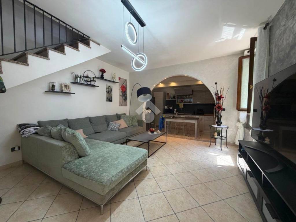 casa indipendente in vendita a Cerano