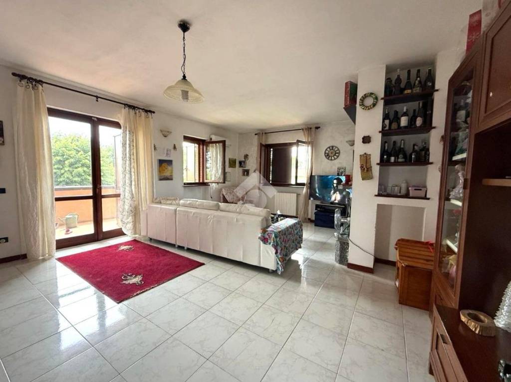 casa indipendente in vendita a Cerano