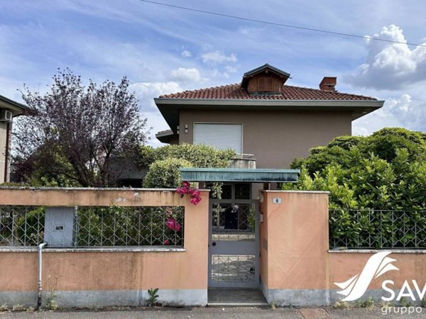 casa indipendente in vendita a Cerano