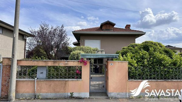 casa indipendente in vendita a Cerano