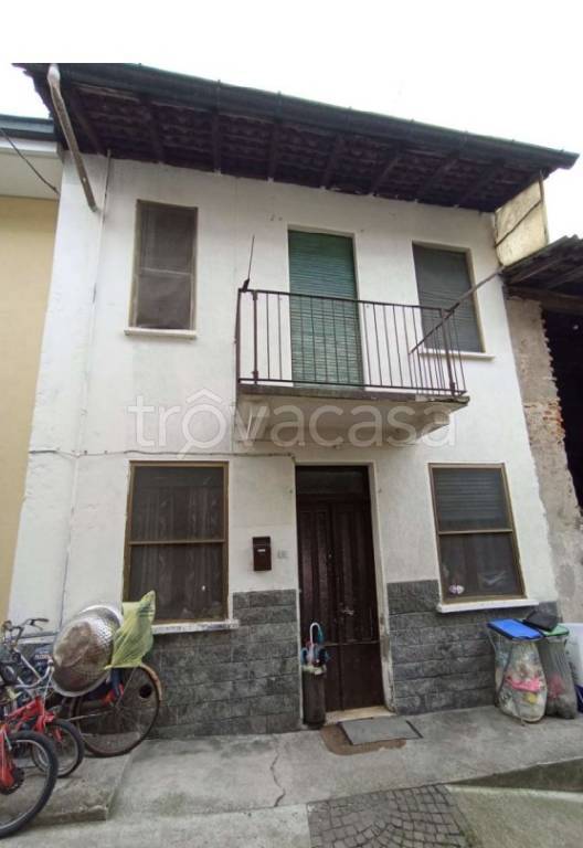 casa indipendente in vendita a Cerano