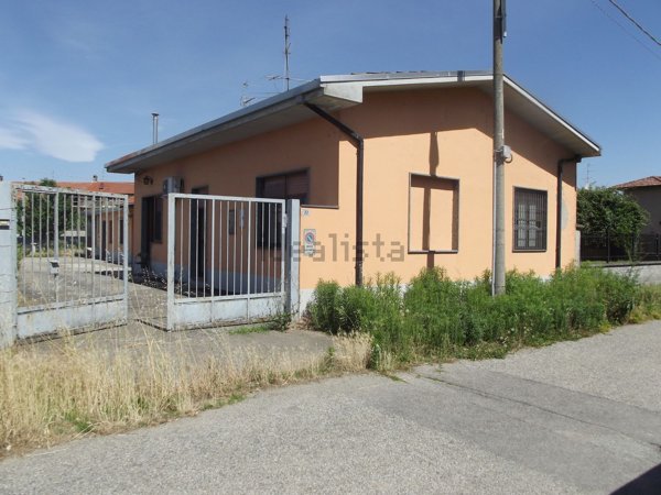 casa indipendente in vendita a Cerano