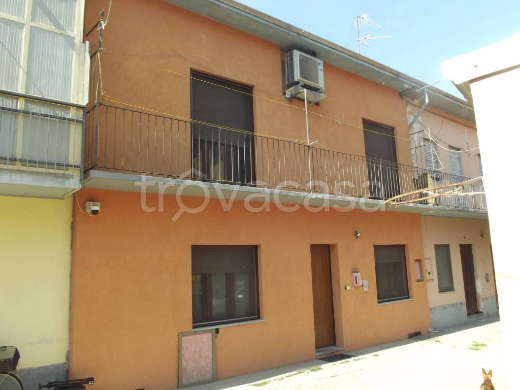 casa indipendente in vendita a Cerano