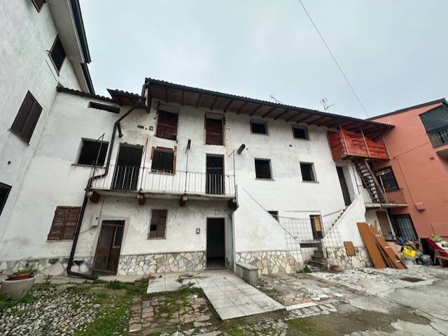 casa indipendente in vendita a Cerano