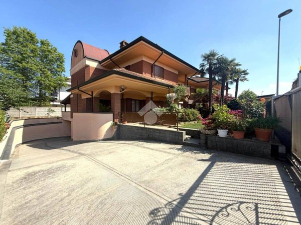 casa indipendente in vendita a Cerano