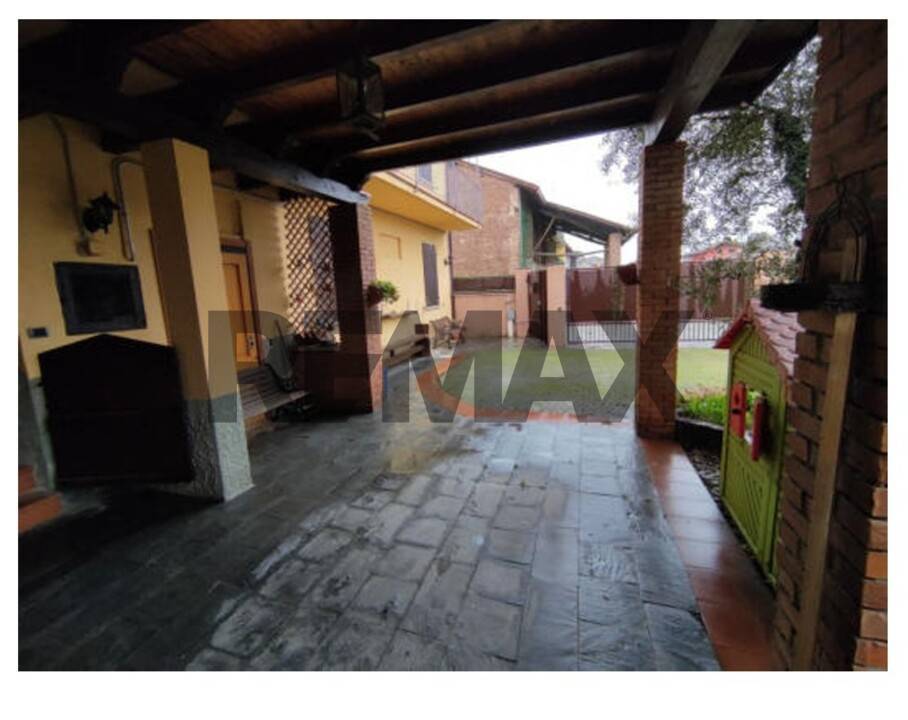 casa indipendente in vendita a Cerano