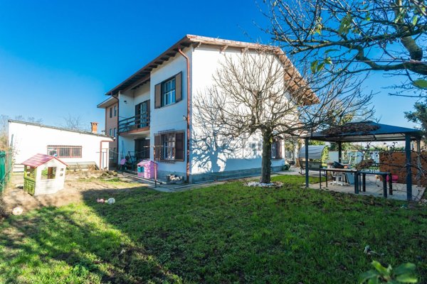 casa indipendente in vendita a Cerano