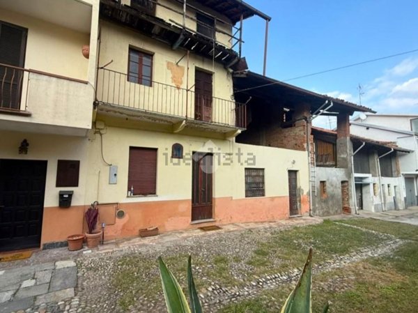 casa indipendente in vendita a Cerano