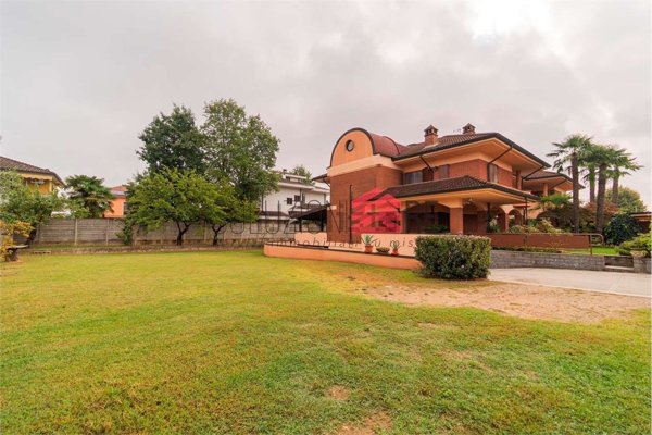 casa indipendente in vendita a Cerano