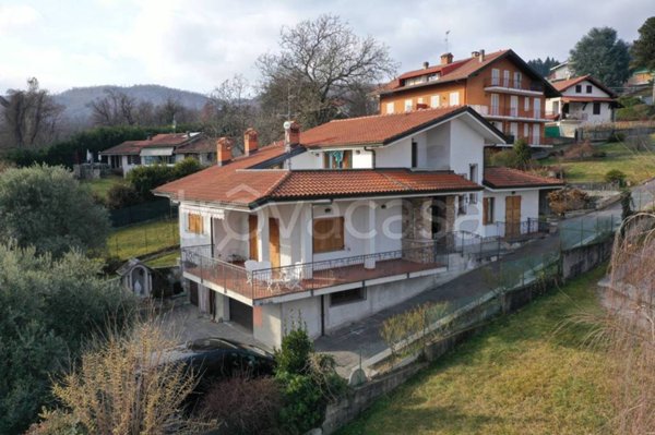 casa indipendente in vendita a Colazza