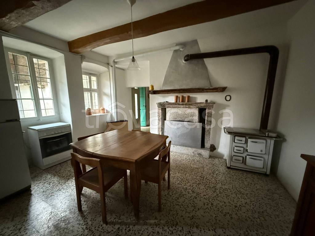 casa indipendente in vendita a Colazza