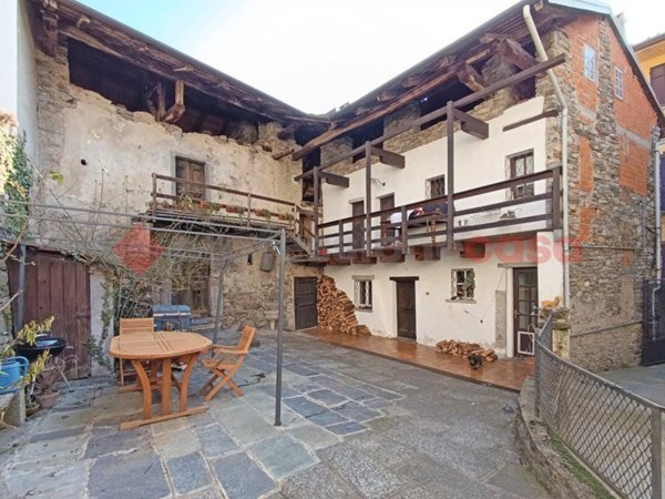 casa indipendente in vendita a Colazza
