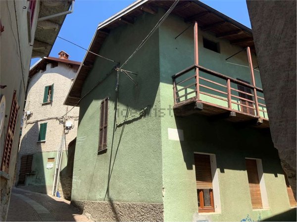 casa indipendente in vendita a Colazza