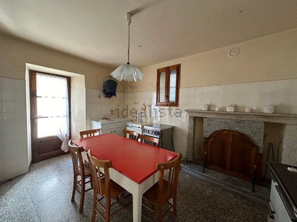 casa indipendente in vendita a Colazza