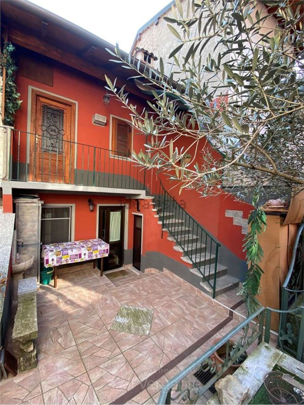 casa indipendente in vendita a Colazza
