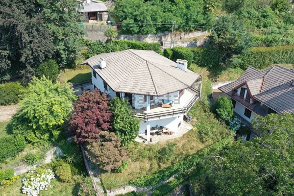 casa indipendente in vendita a Colazza