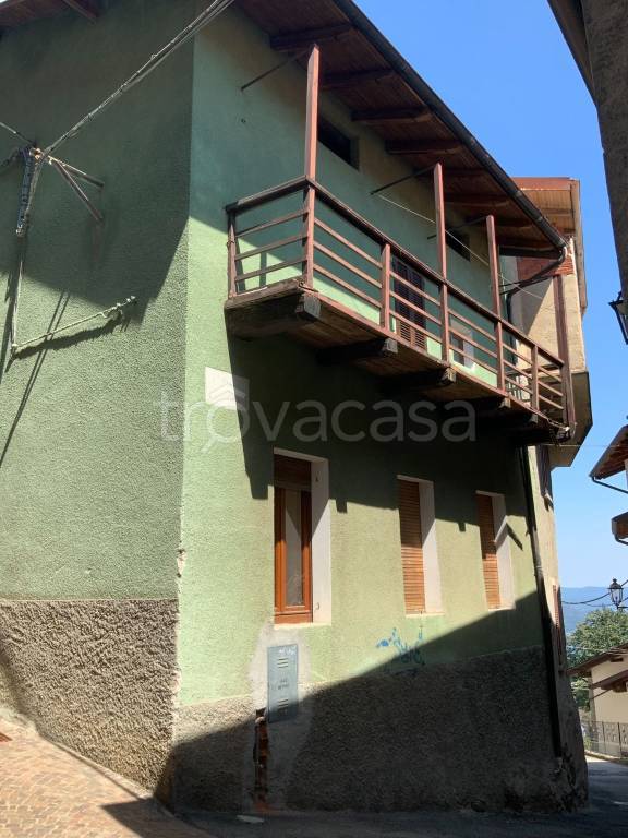 casa indipendente in vendita a Colazza
