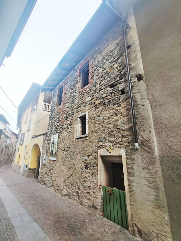 pentavano in vendita a Colazza
