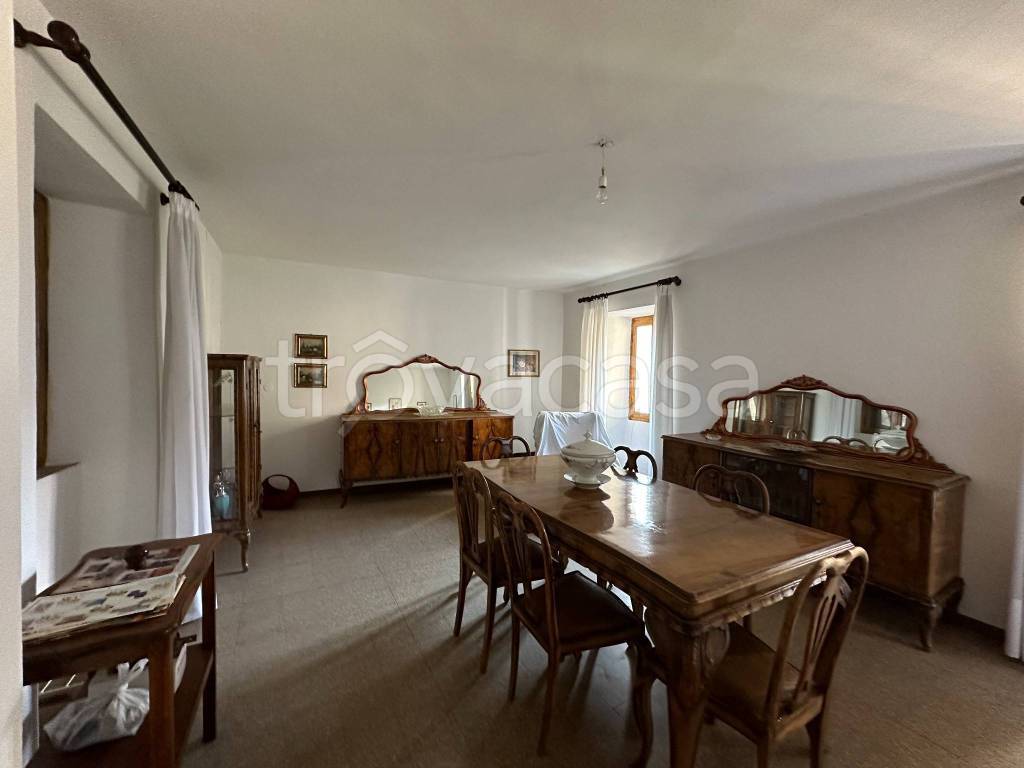 casa indipendente in vendita a Colazza