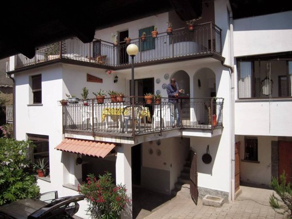 casa indipendente in vendita a Colazza