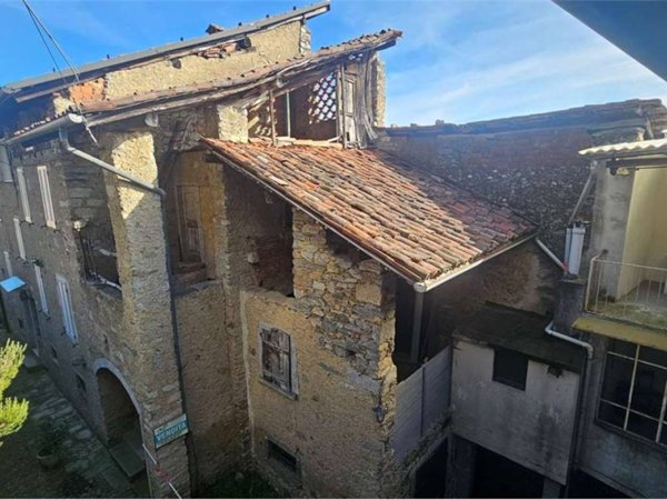 casa indipendente in vendita a Colazza