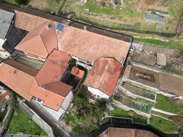casa indipendente in vendita a Colazza